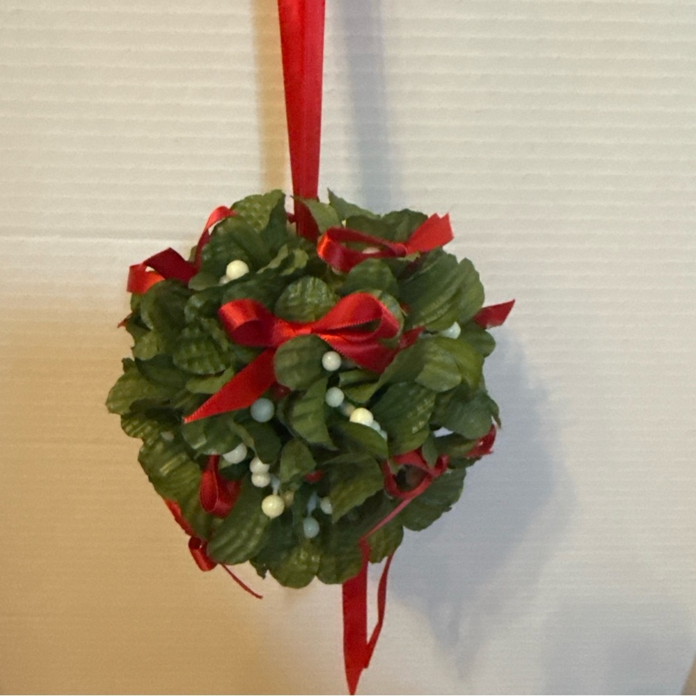 VTG Artificial Mistletoe Ball kissing Ball Hanging Silk Leaves Plastic Berries